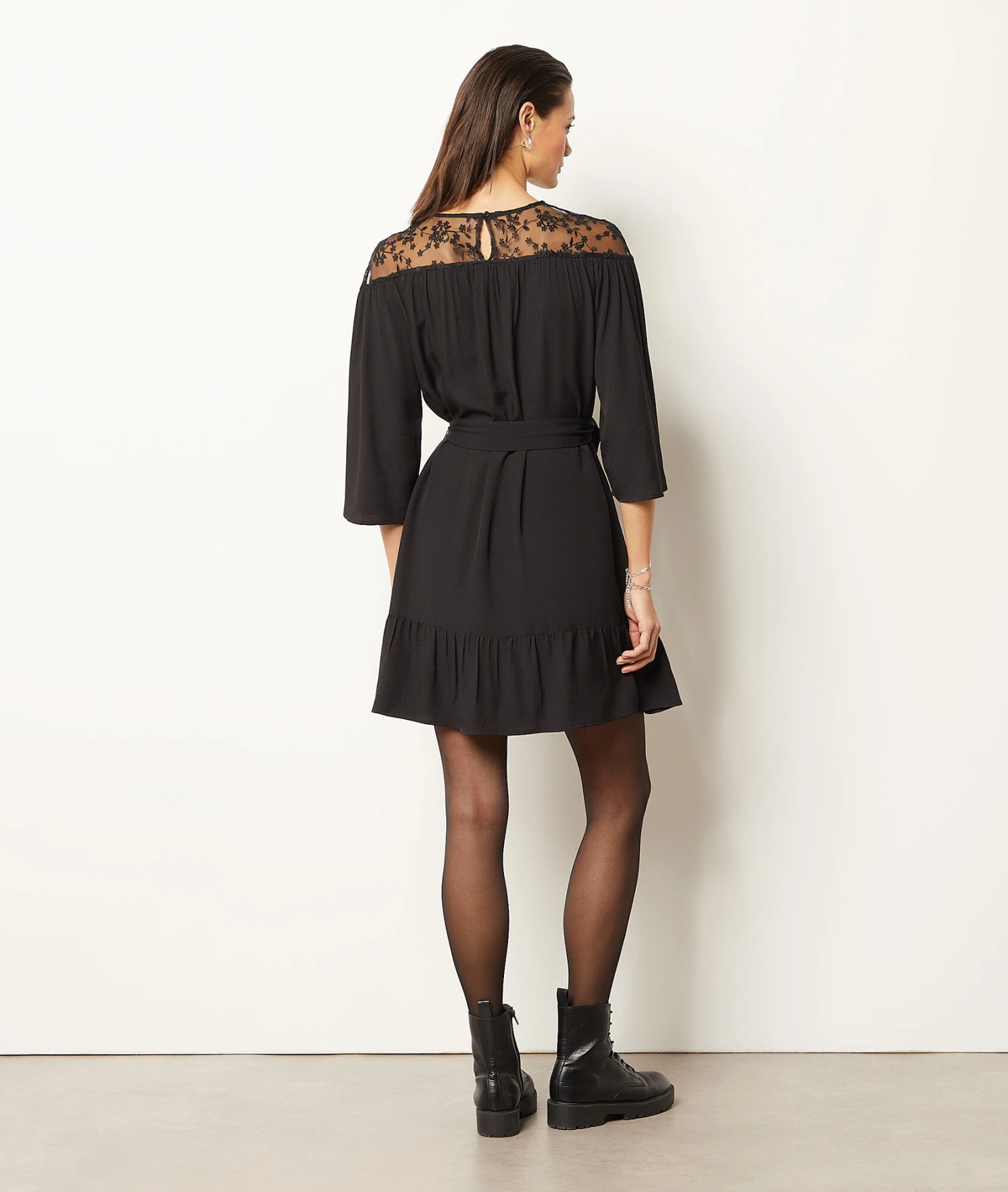 Kleid Mit Stickerei Am Dekolleté SCHWARZ 2 Kleid Mit Stickerei Am Dekolleté SCHWARZ – Bild 2