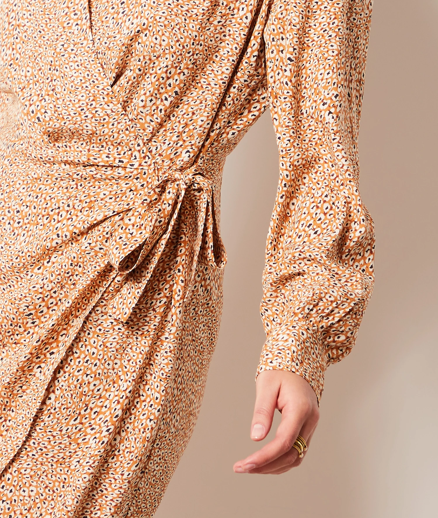 Wickelkleid Mit Print OCKER 4 Wickelkleid Mit Print OCKER – Bild 4