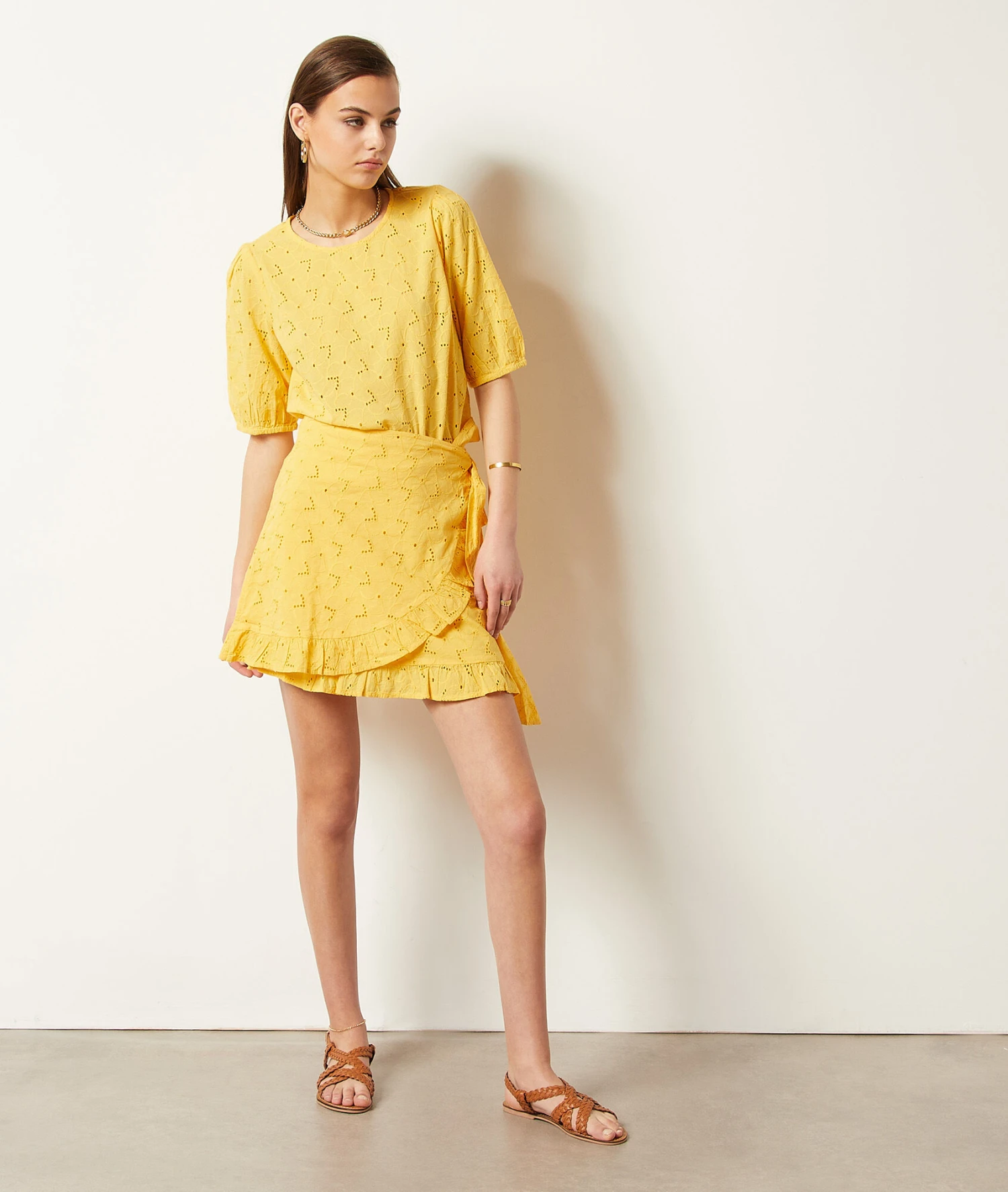 T-Shirt Mit Kurzen Ärmeln Mit Stickereien SONNENGELB 3 T-Shirt Mit Kurzen Ärmeln Mit Stickereien SONNENGELB – Bild 3