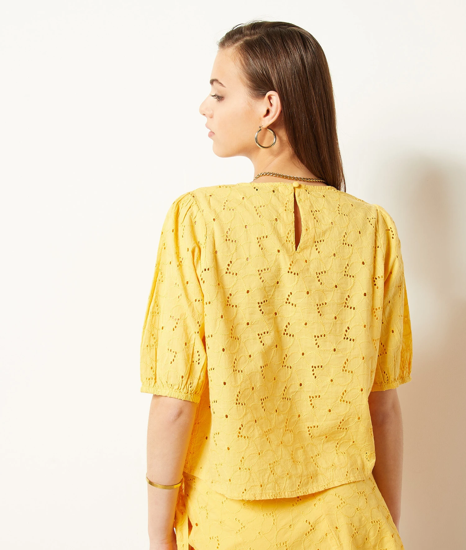 T-Shirt Mit Kurzen Ärmeln Mit Stickereien SONNENGELB 2 T-Shirt Mit Kurzen Ärmeln Mit Stickereien SONNENGELB – Bild 2