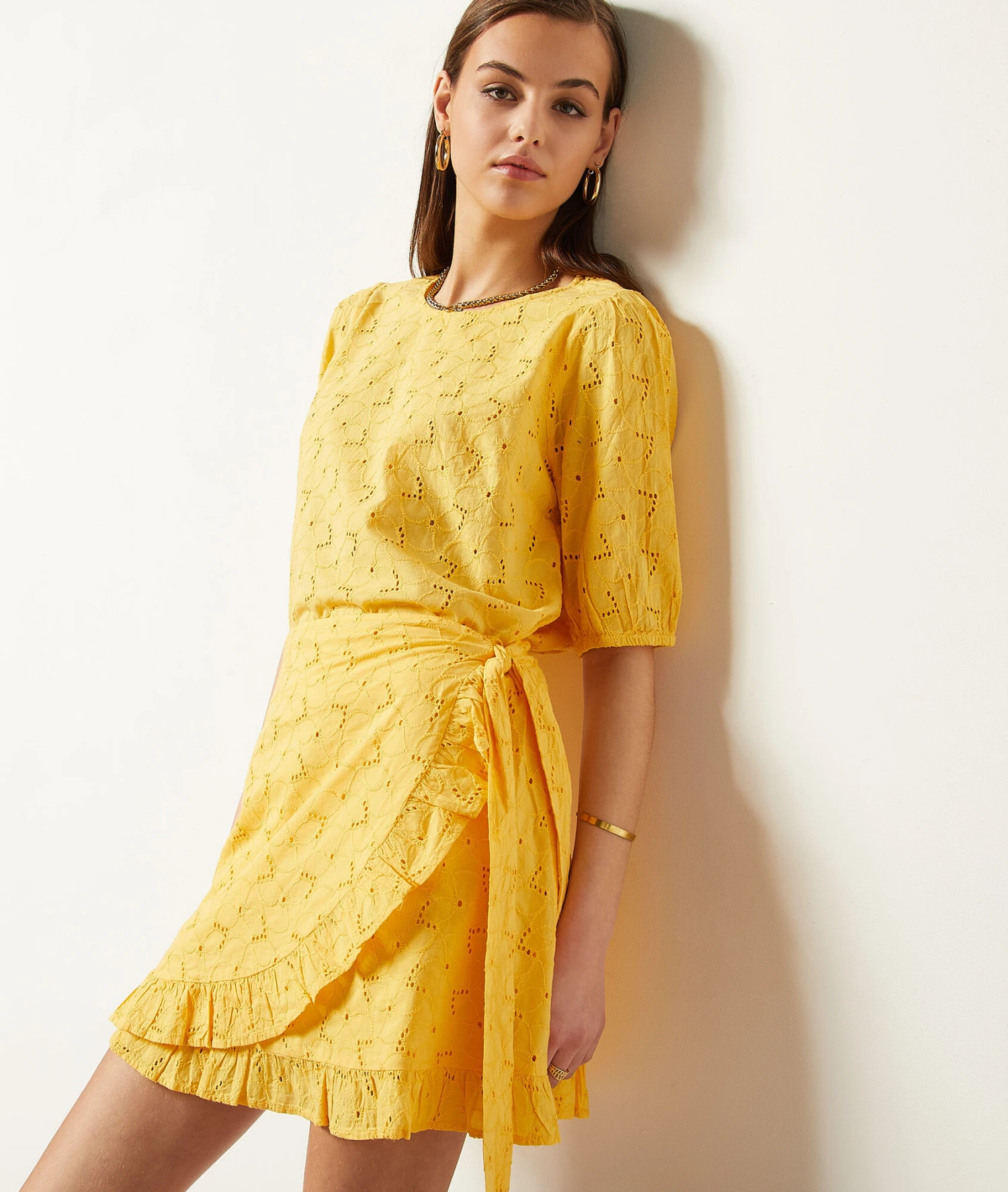 T-Shirt Mit Kurzen Ärmeln Mit Stickereien SONNENGELB 1 T-Shirt Mit Kurzen Ärmeln Mit Stickereien SONNENGELB