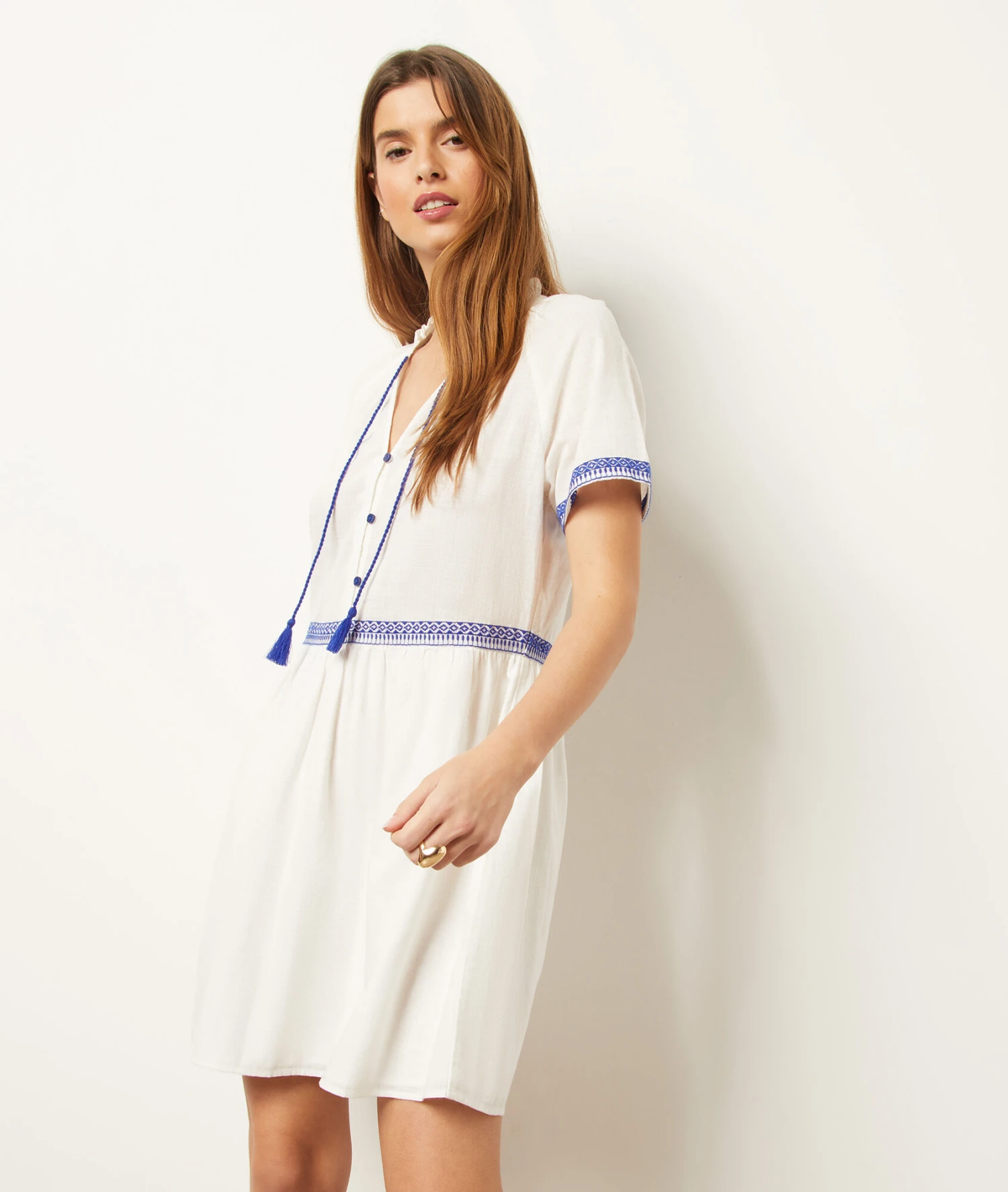 Kleid Mit Gestickten Details 100 % Baumwolle WEIß 3 Kleid Mit Gestickten Details 100 % Baumwolle WEIß – Bild 3