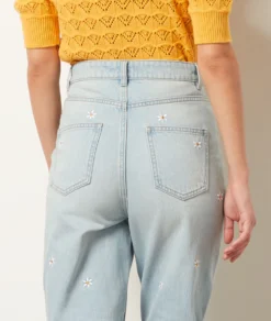 Karottenjeans Mit Gestickten Details HIMMELBLAU -Jane Kleidung Geschaft 654036220 b