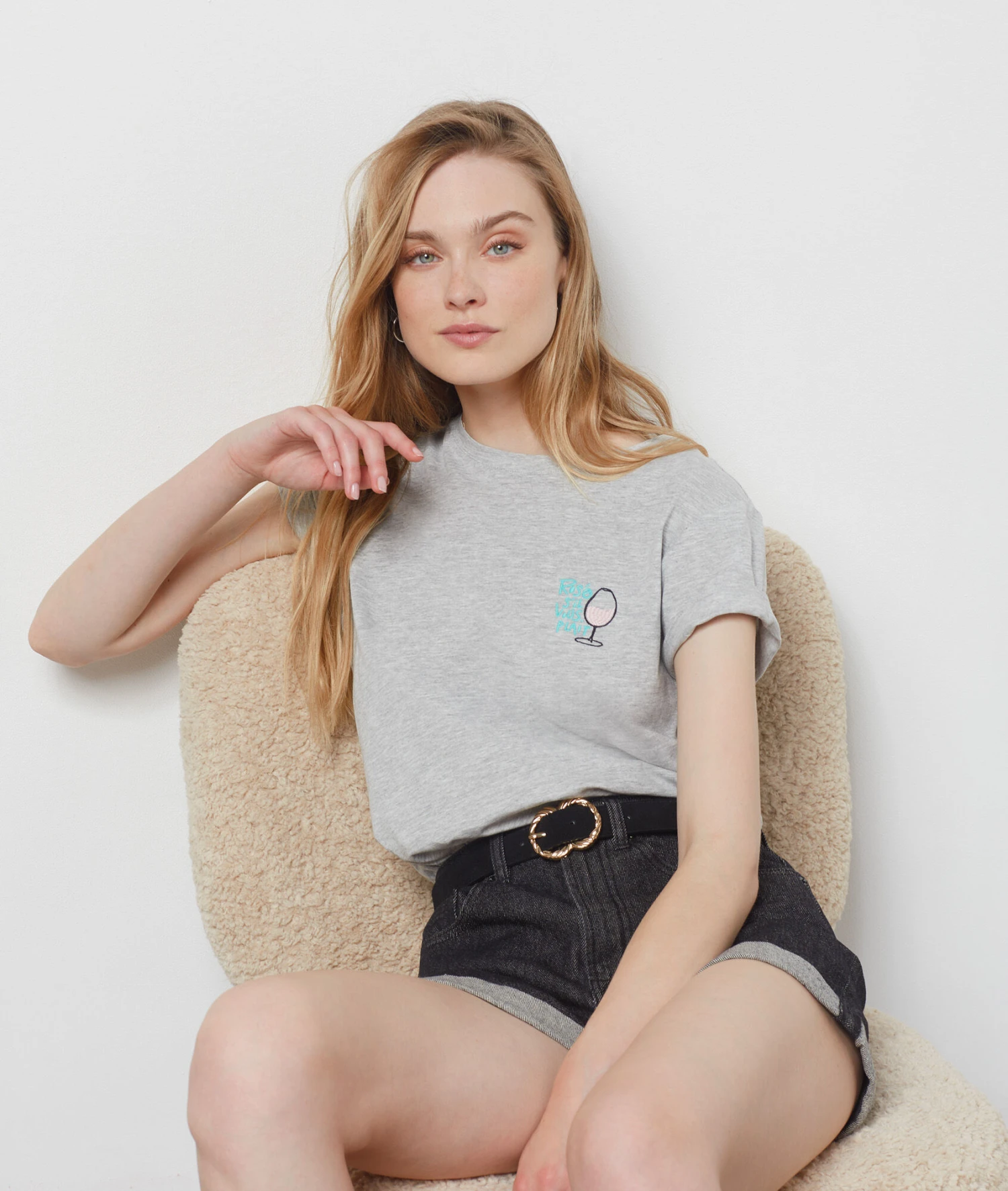 T-Shirt Mit V-Ausschnitt Und Kurzen Ärmeln, 100 % Baumwolle GRAU 5 T-Shirt Mit V-Ausschnitt Und Kurzen Ärmeln, 100 % Baumwolle GRAU – Bild 5